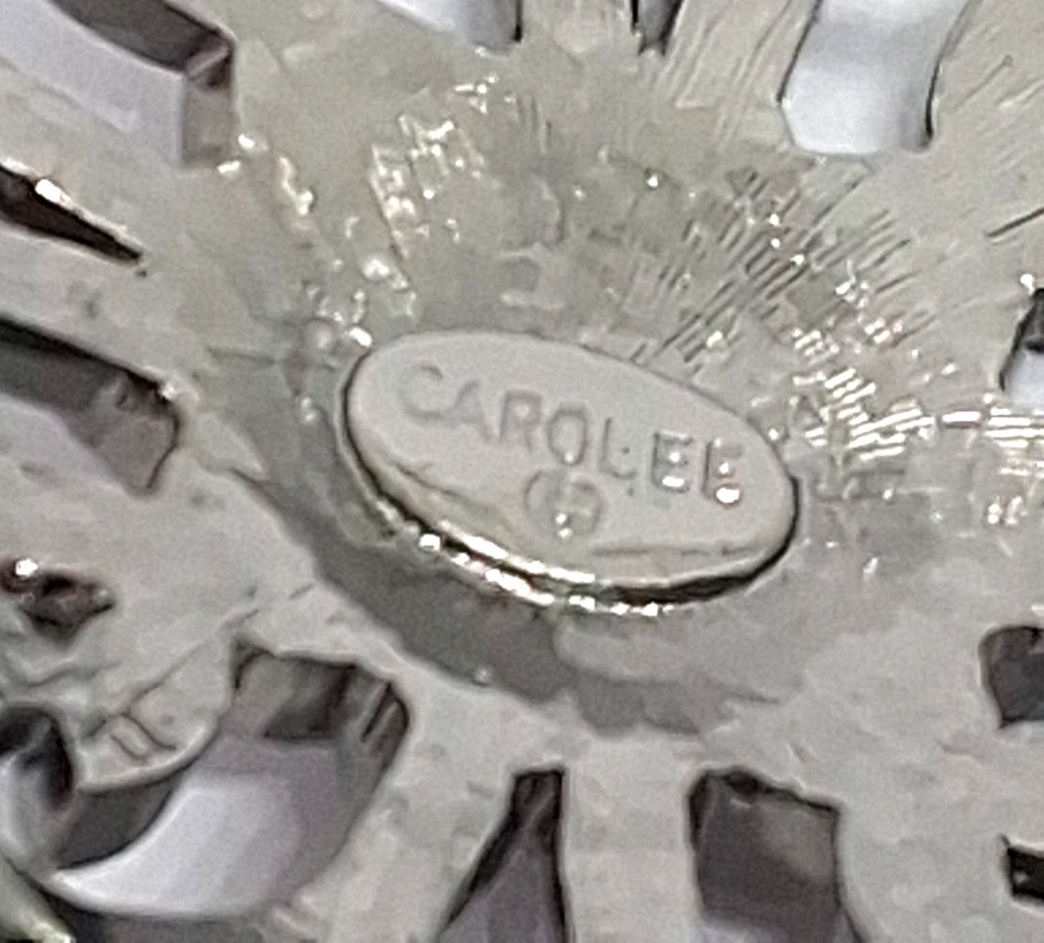 Broche Cruz Carol Lee Rosa Estrás Sobre Tono Plata Foto 4 de 4