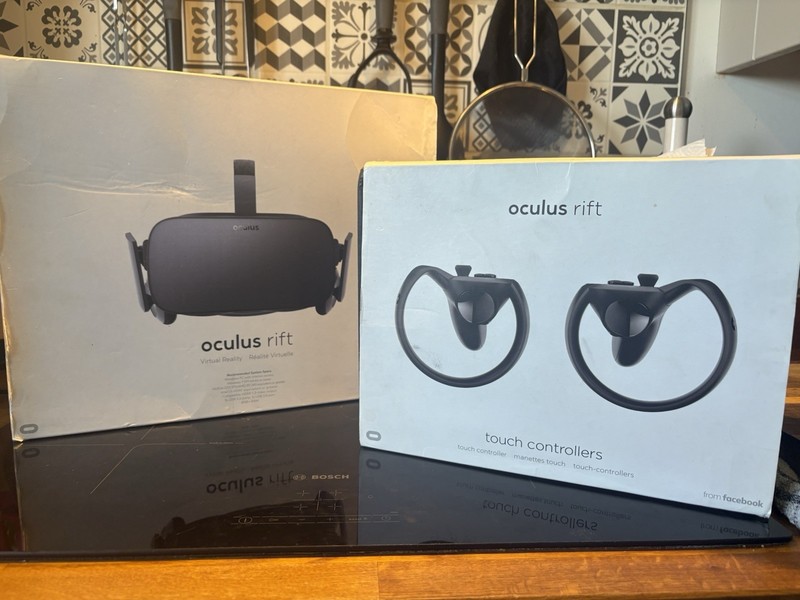 Oculus Rift VR Headset Bundle Touch Controllers Sensor 90Hz 110° FOV Black