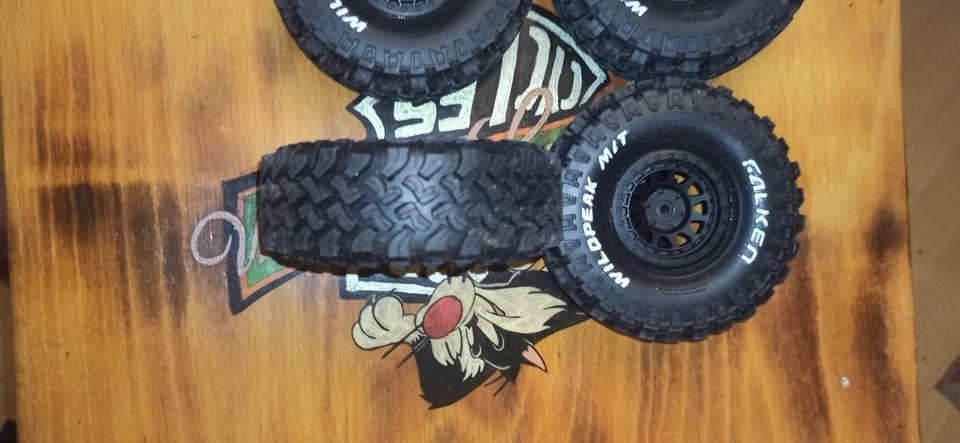 Original Axial Falken 1,9 Zoll Reifen - Bild 3 von 4