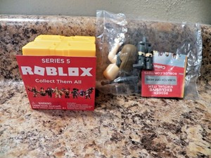 Details About Roblox Series 5 Figure Store Wars Bargain Hunter With Code - 