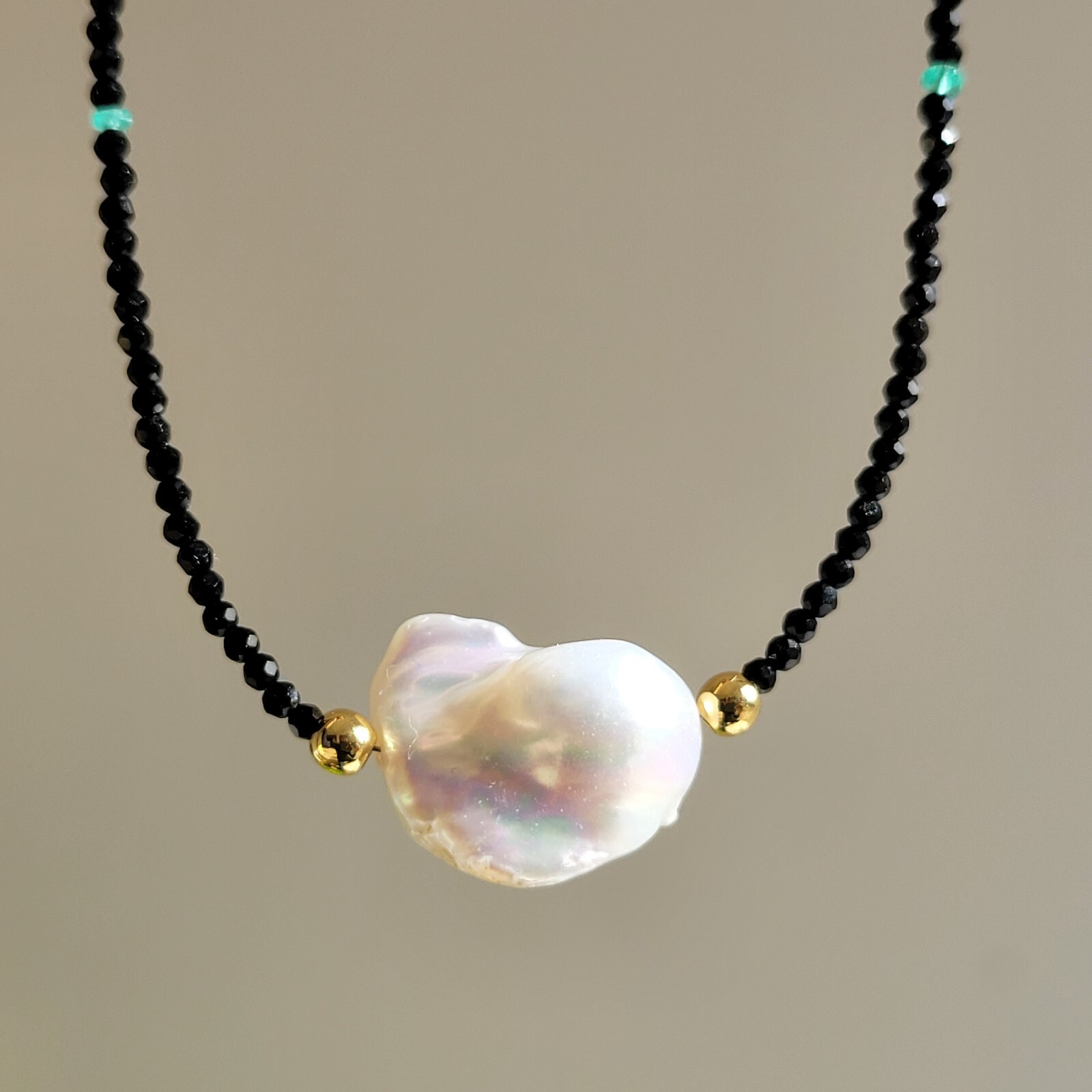 Collier en argent 925 avec perle baroque d'exception et émeraude verte - 3