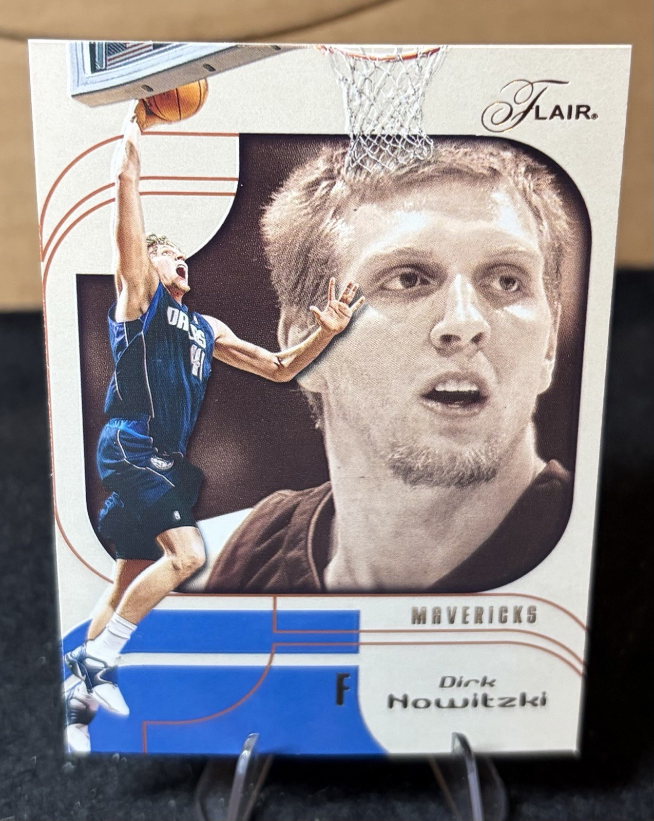 2002-03 Flair - Dirk Nowitzki #41 Mavericks
