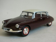 1956 Citroën DS19 4-door hardtop sedan die-cast model 1:43 scale by IXO/Altaya