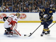 NICK BAPTISTE 8X10 PHOTO HOCKEY BUFFALO SABRES PICTURE NHL ACTION