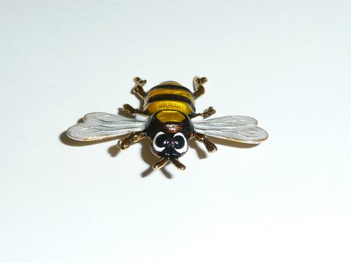 Buzz Goes The Bee Botón de vástago de metal 1-1/4"x1" Maravilloso botón de abeja de metal - Imagen 2 de 12