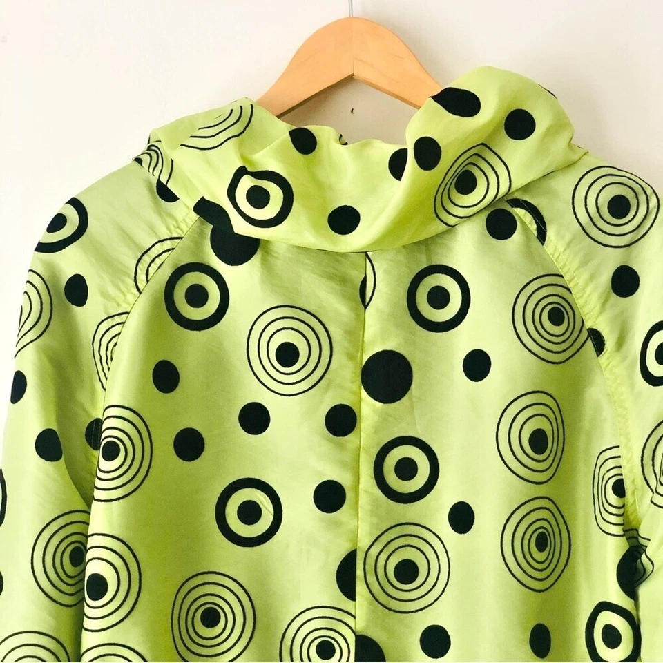 Chaqueta Ubu Kiwi y Punto Negro Ligera Cuello Redondo Repelente al Agua Talla Pequeña Foto 3 de 4