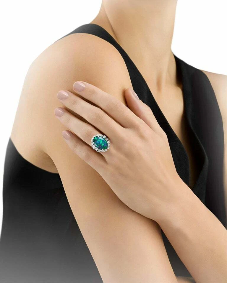 Anillo de circonita cúbica con forma de ópalo negro y marquesa de belleza dinámica y color excepcional Foto 4 de 4