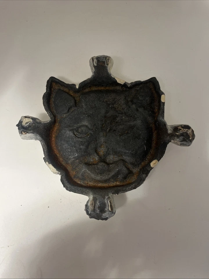 Cenicero de hierro fundido blanco cara de gato sólido, con patas, plato de baratija antiguo siglo 1900 Foto 3 de 4