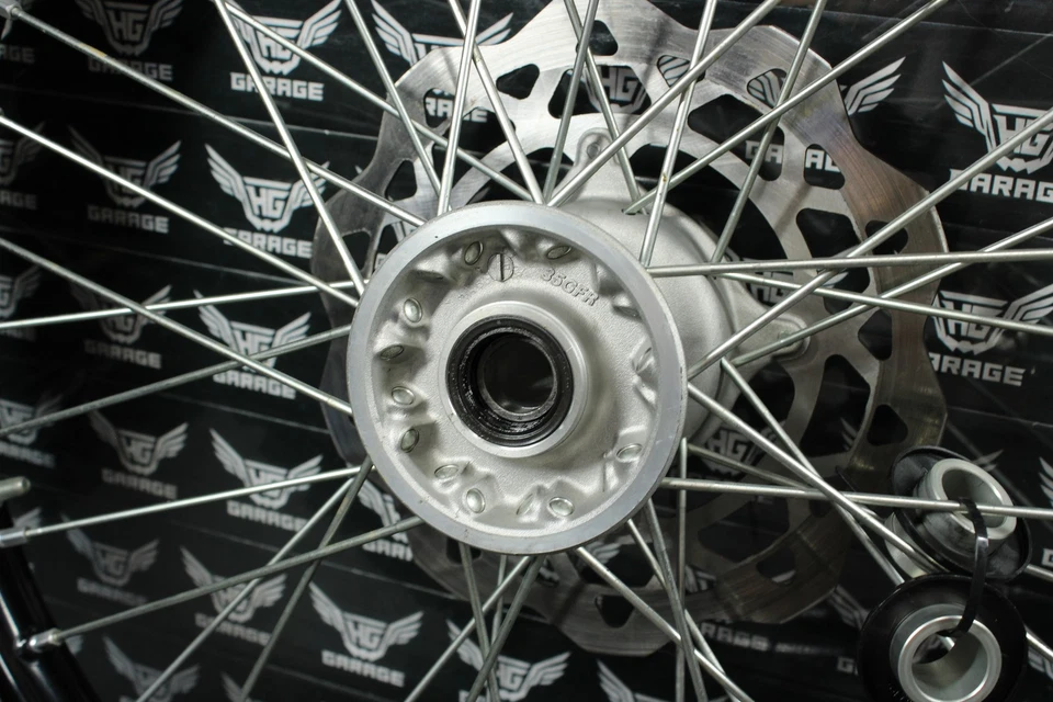 Suzuki RMZ250 2018 OEM llanta delantera buje radios 54100-10H10 ¡Como nuevo! Foto 2 de 4