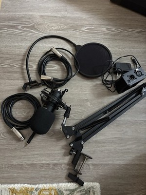 Neewer NW-700 Microphone. With Boom Stand, Cables, Pop Filter, Phantom Power