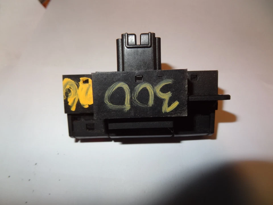 2006 07 08- 2010 Dodge Caravan Chrysler ESP Hazard Light Switch 04602418AF OEM - Изображение 4 из 4