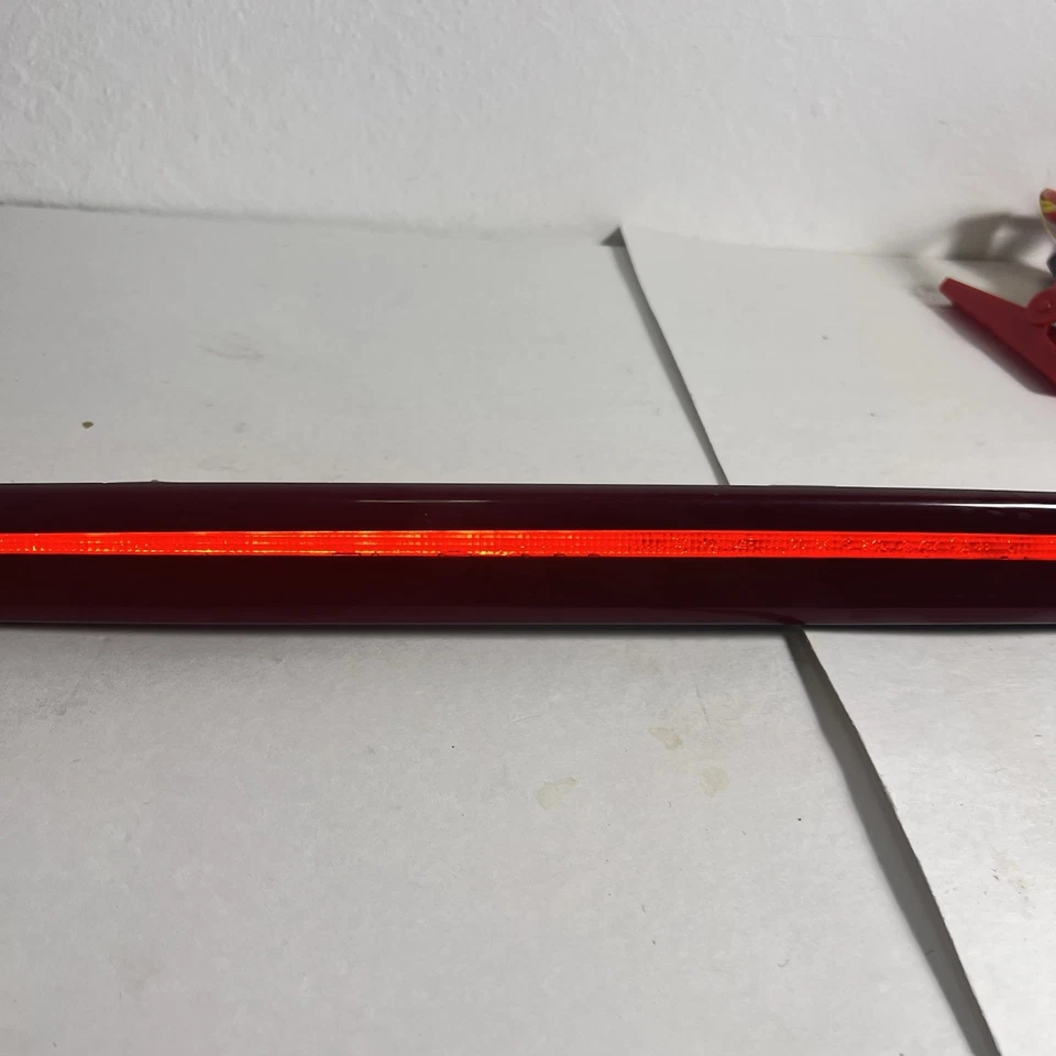 2000 01 02 03 04 05 Cadillac Deville tercera cola maletero freno luz LED fabricante de equipos originales Foto 3 de 4