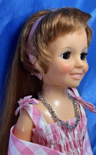 Poupée Ideal Crissy Family Dolls Look Around Crissy avec jolie robe en vichy rose - Photo 12/18