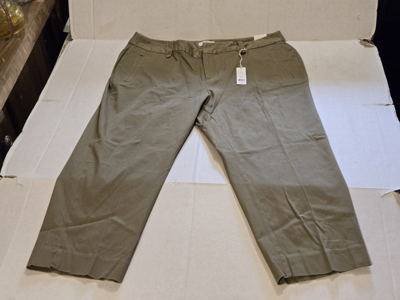 NWT Dockers Women’s Ideal Fit Capri Pants Size 14 Tan