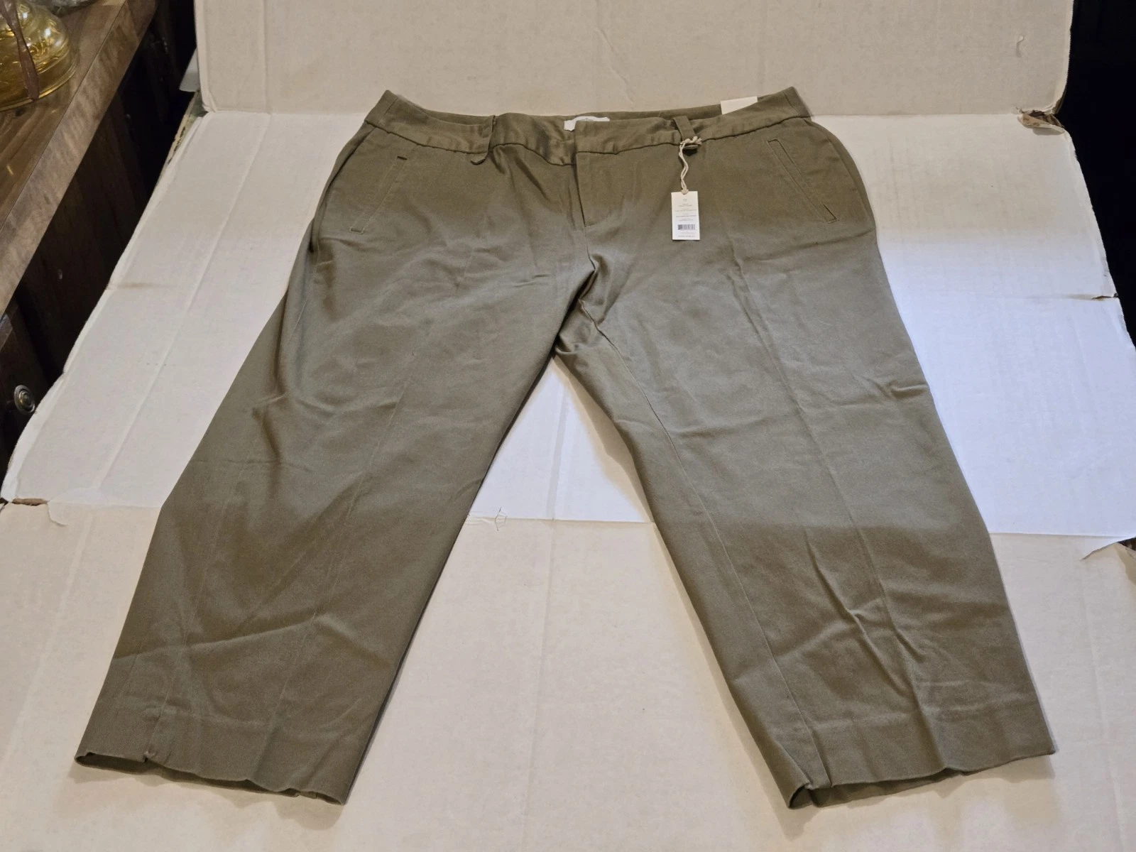 NWT Dockers Women’s Ideal Fit Capri Pants Size 14 Tan