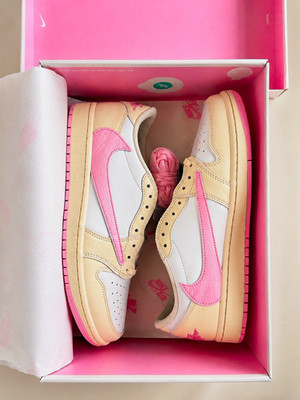 Travis Scott x Air Jordan 1 OG SP Low Sail Shy Pink