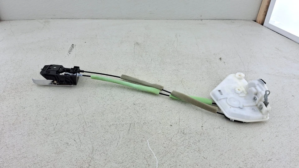 MAZDA 6 2014-2021 ACTUADOR DE CIERRE DE PUERTA DELANTERO IZQUIERDO LADO CONDUCTOR OEM Foto 3 de 4