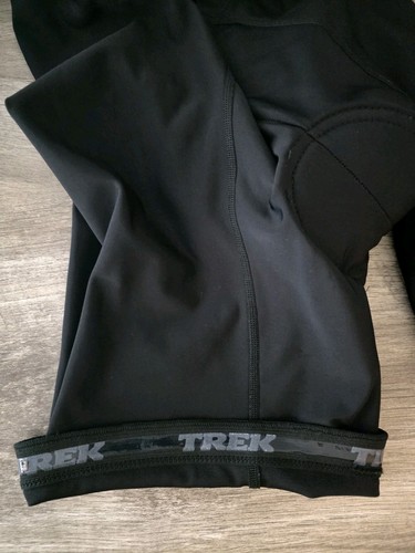Trek Men Club Padded Cycling Short Size XL Gripper Legs Black Biking 9" Inseam - Imagen 6 de 8