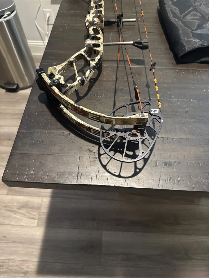 PSE Omen E2 Rh 70 Lb  27-31” Sitka Sub Alpine New String - Image 2 of 4