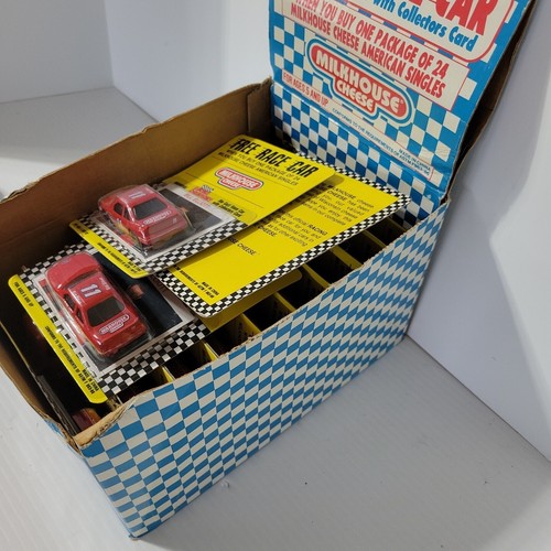 Racing Champions Milkhouse Cheese Store Display W/ Bill Elliott 1/64 Nascars X21 - Picture 6 of 6