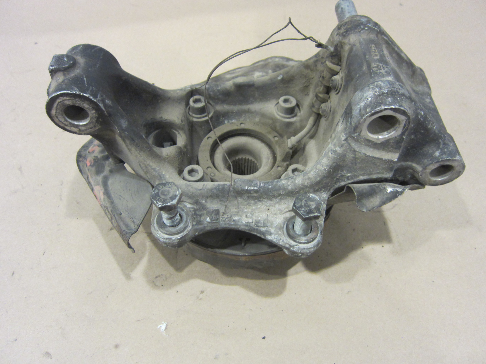 Maserati 4200 - LH Rear Stub Axel - Knuckel -Bearing - P/N 189335