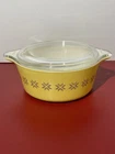Vintage Pyrex YELLOW TOWN & COUNTRY 1.5 Pint Casserole Dish #472 With Lid