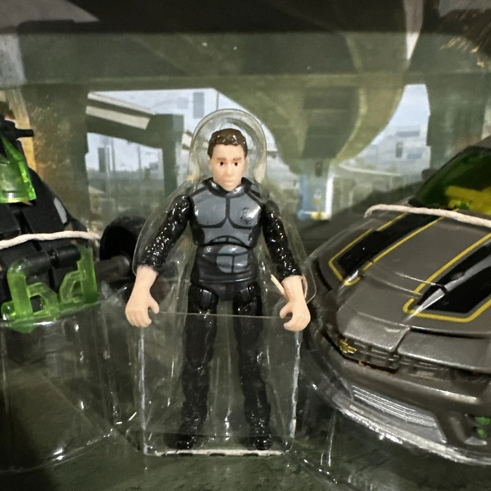 Transformers Dark of the Moon Bumblebee Sam Witwicky + Backfire Missing Plastic - Image 3 of 4