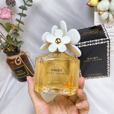 Marc Jacobs Daisy EDT 100ml / 3.4 floz Women  s Perfume Floral Scent Long-Lasting