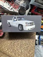 2006 CHEVROLET SILVERADO CATEYE PICKUP SUMMIT WHITE 1/64 BY PARAGON PB-55834