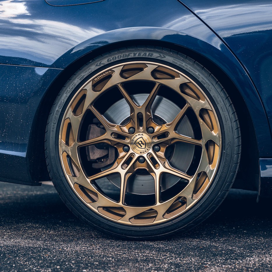 Audi R8 Front Wheel Bronze