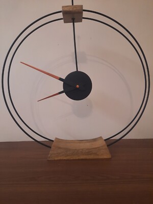 Schwarze rostfreie handgefertigte Art Home Deco runde minimalistische Tischuh...