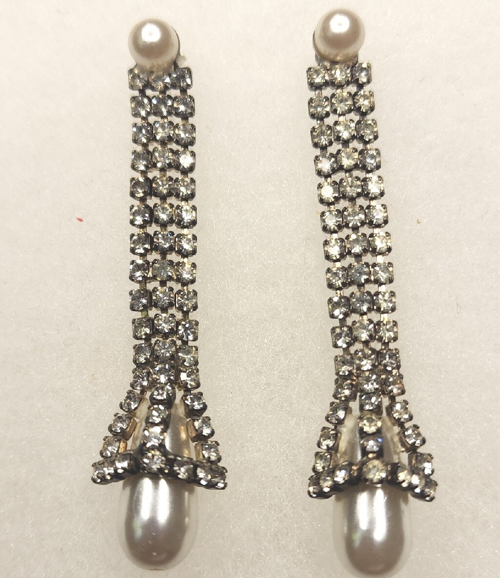 Long dangling rhinestone earrings - image 3