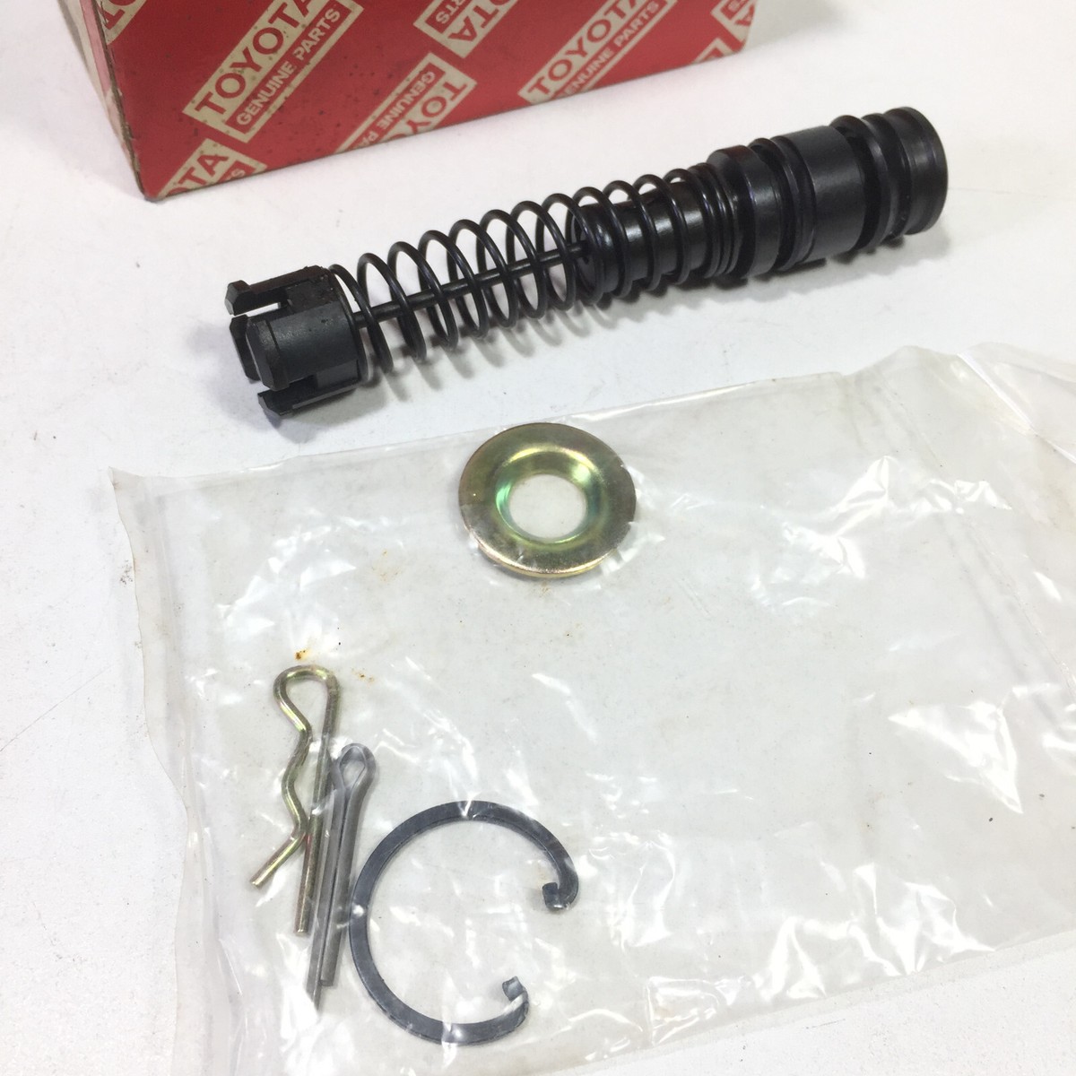 Cylinder Kit Clutch Master 04311-60032 Toyota Unser KF80 RZF81