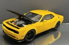 Dodge  Challenger SRT HELLCAT Widebody Yellow 1/18  AUTOART 71737