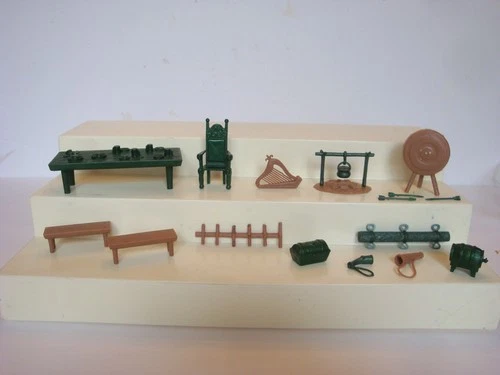 Marx 1950's Robin Hood  Play Set / Lot of 60mm Version Green & Tan Accessories