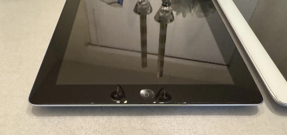 Apple iPad 4th Gen A1458 16GB WIFI Black,White Very Good LOT X 5 - Image 3 of 4