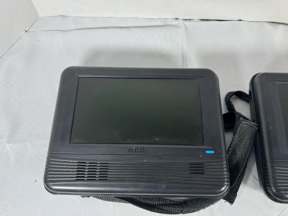 Sistema reproductor de DVD portátil de doble pantalla RCA con control remoto, controlador, cables - probado Foto 2 de 4