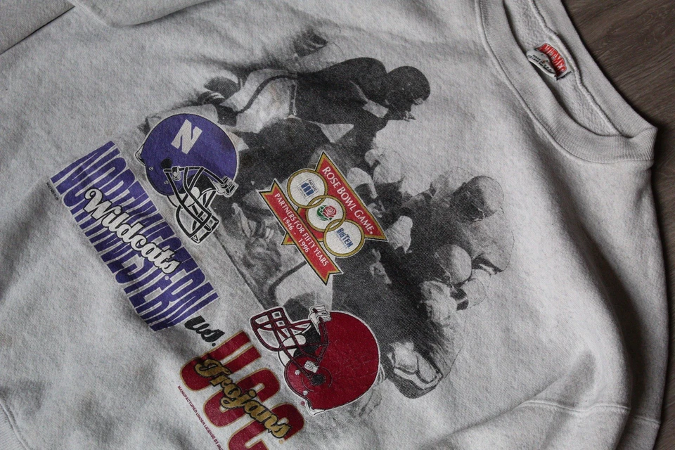 Sudadera Vintage 1996 Rose Bowl Nuez moscada Cuello Redondo Hecha en Estados Unidos Talla Grande Foto 2 de 4