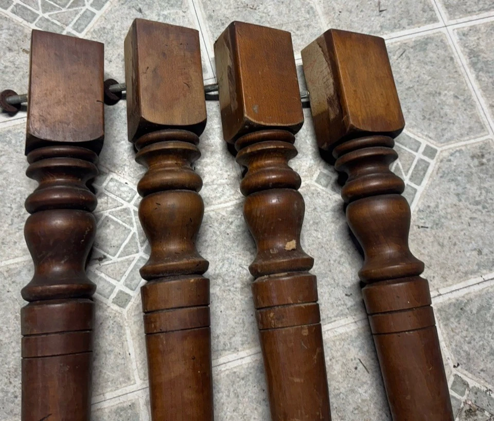 "4 patas de madera de mesa de granja gruesas de salvamento recuperadas de colección 29,25"" de alto artesano torneado" Foto 4 de 4