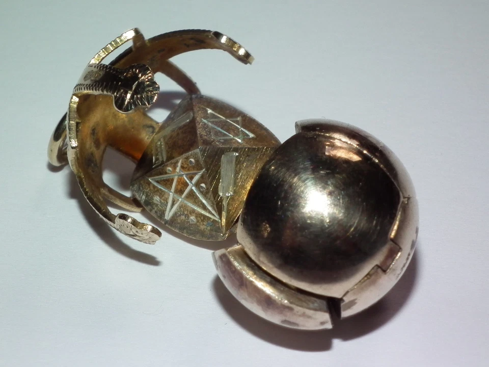 Superb Large 12g Vintage English 9ct Gold Freemasons Masonic Ball Cross Pendant - Image 4 of 4