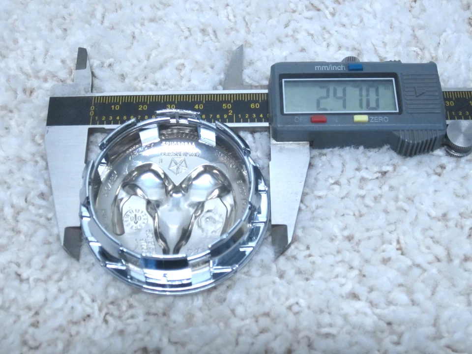 Tapa central de rueda Dodge 1500, Dakota, Durango, Grand Caravan OE 05290814AA #2E-11 Foto 2 de 2