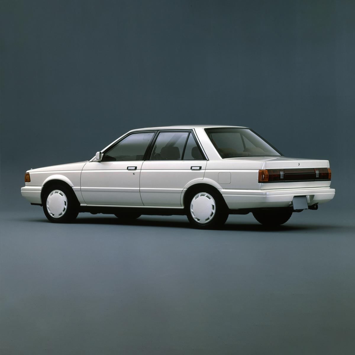 B12 SENTRA セントラ　サニー　USリアバンパー　5マイルバンパー 1990 B12 Sentra base model w/ 218k miles doing it's best B12