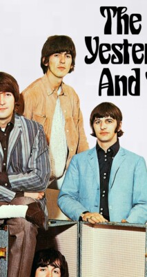 BEATLES YESTERDAY AND TODAY TRUNK Tee T-Shirt Lennon McCartney