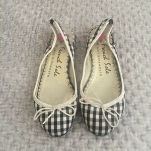 french sole ballerinas