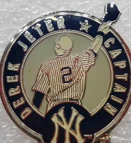 New York Yankees Derek Jeter Captain Pin - Picture 8 of 17
