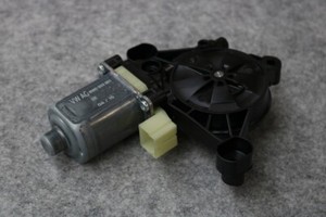 Audi A1 A5 A4 8W Q7 4M R8 4S VW Golf 7 Fensterhebermotor 8W0959801 links rechts