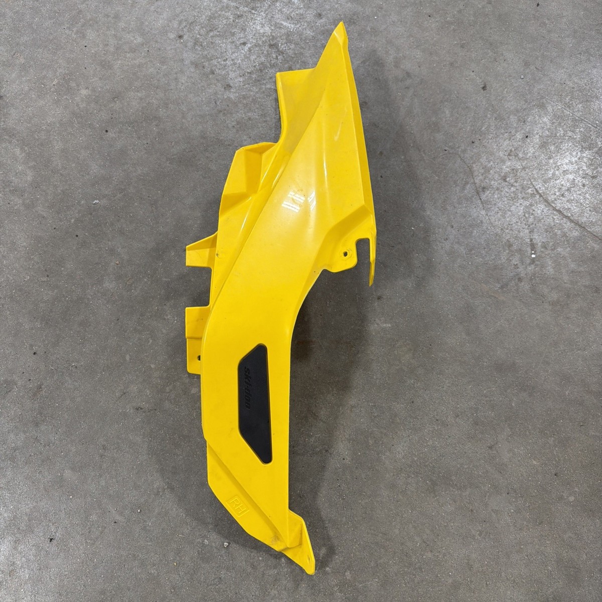 こうへい SKI-DOO GEN4 MXZ 600 SPORT NEO YELLOW RIGHT REAR HOOD 517307361