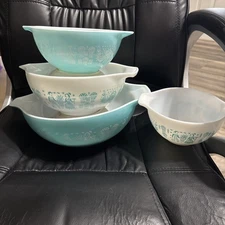 Pyrex Amish Butterprint Cinderella bowls complete set  441-444 