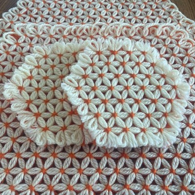 4 Piece VTG Daisy Loom Placemats And Hot Pad Trivets Orange Cream Retro Granny