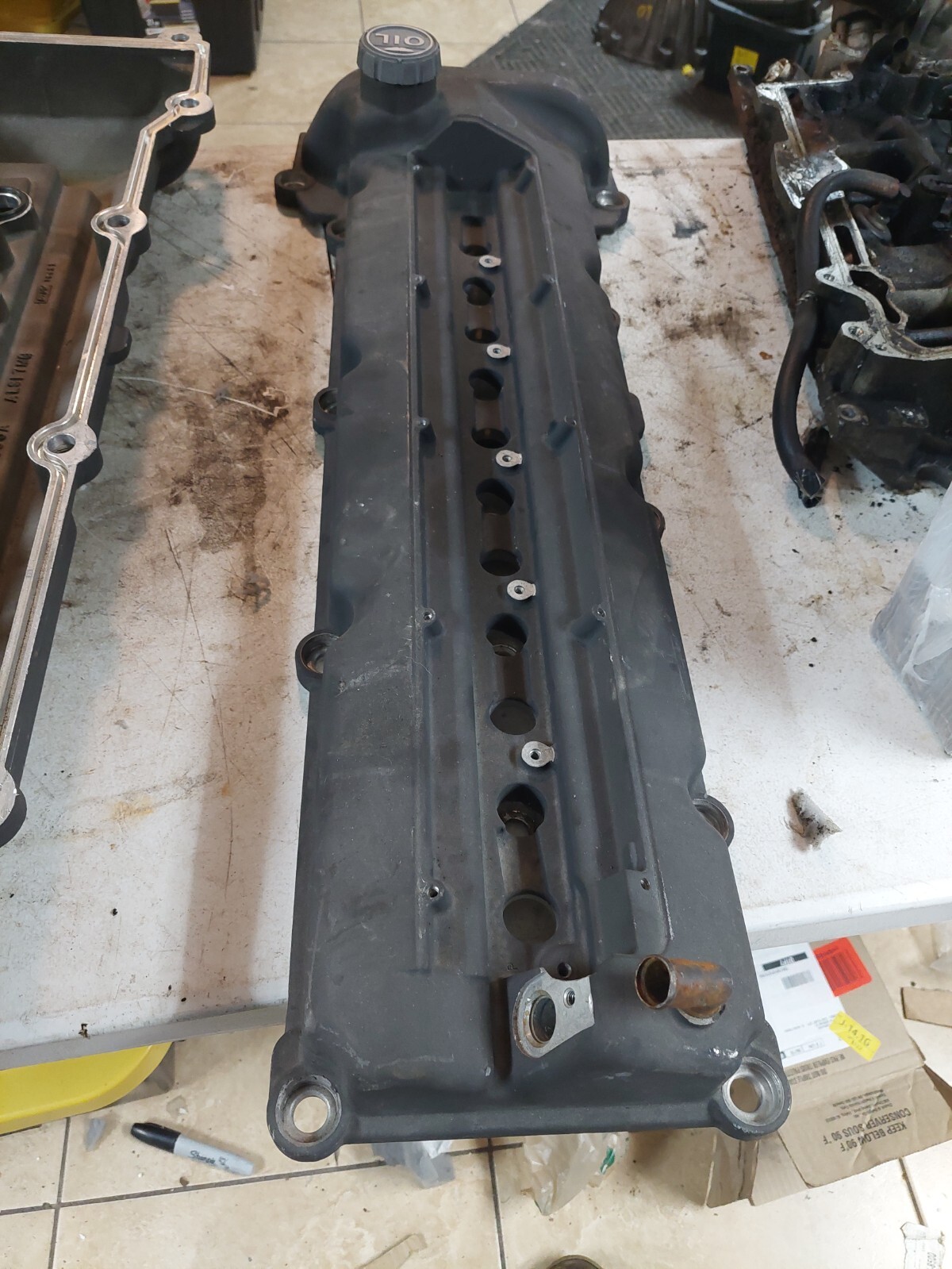 ASTON MARTIN DB9 2006 5.9 V12 ROCKER CAM COVER 4G4E6A505AC/BC